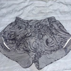 Size 2 LuluLemon Hotty-Hot shorts